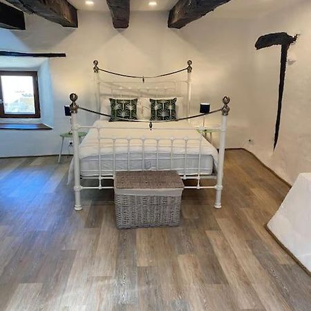 Spacious 1 Bed Home With Shared Pool Champagnac-la-Rivière エクステリア 写真