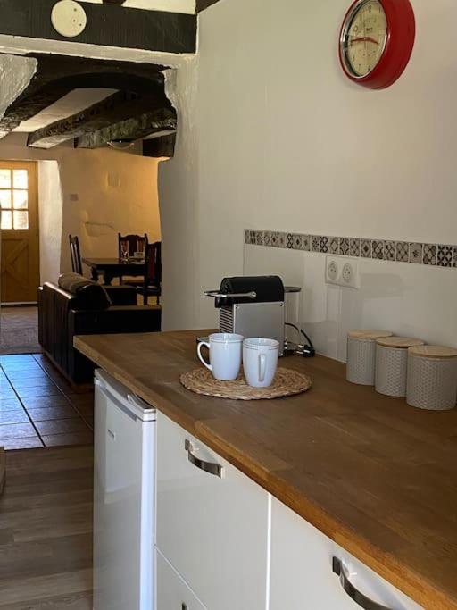 Spacious 1 Bed Home With Shared Pool Champagnac-la-Rivière エクステリア 写真