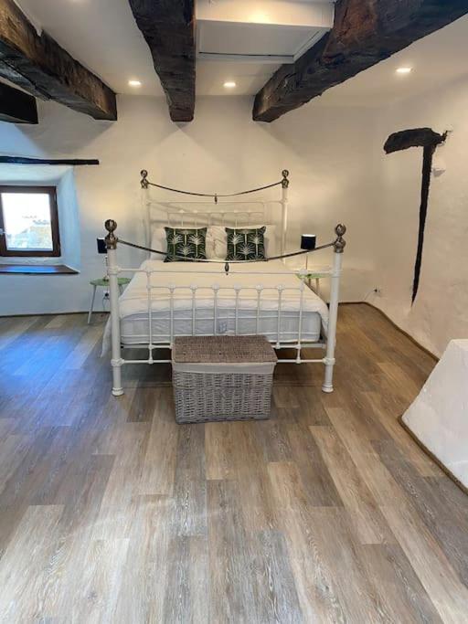 Spacious 1 Bed Home With Shared Pool Champagnac-la-Rivière エクステリア 写真