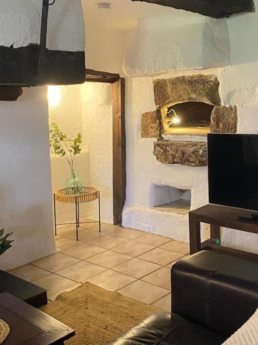 Spacious 1 Bed Home With Shared Pool Champagnac-la-Rivière エクステリア 写真